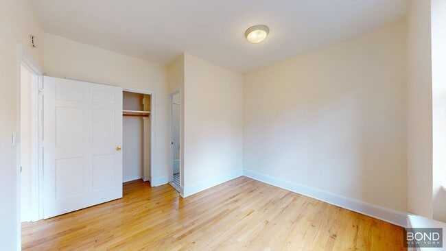 Building Photo - 305 W 45th St