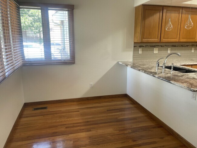 Foto del edificio - 1107 Hawkeye St