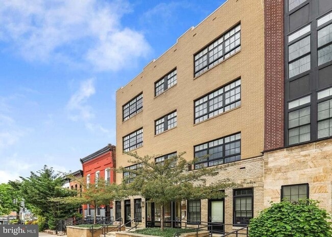 Stunning 2-bedroom, 2.5-bath four level home in the heart of Shaw - Stunning 2-bedroom, 2.5-bath four level home in the heart of Shaw