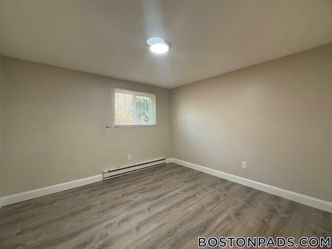 Building Photo - 310 Thompson Rd