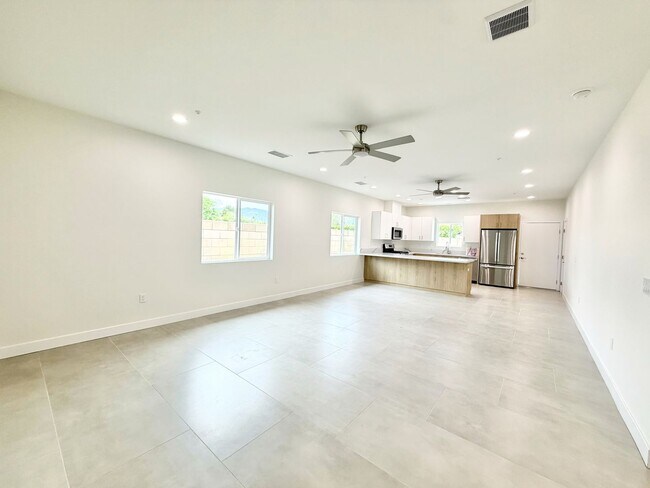 Building Photo - AVAILABLE NOW!! Beautiful 4 Bedroom 3 Bathroom Home in Cathedral City