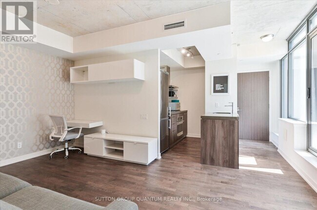 Photo du bâtiment - 461-461 Adelaide St W