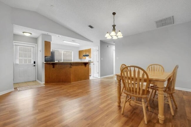 Building Photo - 2 bedroom in TALLAHASSEE FL 32317