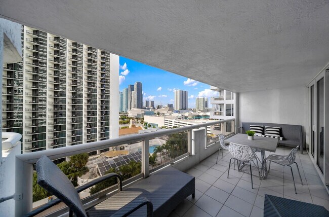 Foto del edificio - 1717 N Bayshore Dr