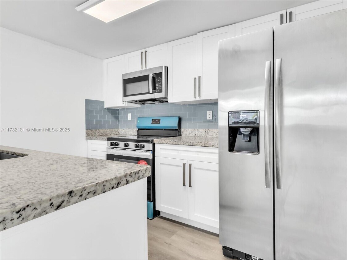 Foto principal - 4550 SW 68th Ct Cir