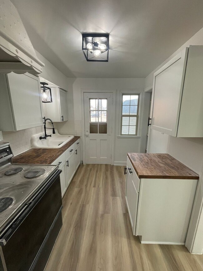 Foto del edificio - 620-622-622 Henrietta St