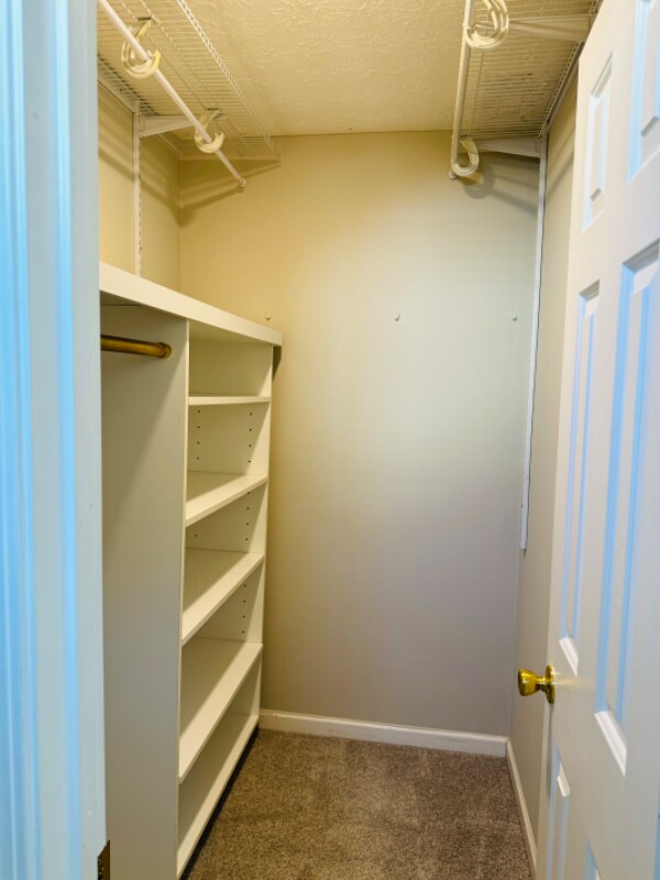 Building Photo - 208 Oak Grove Way