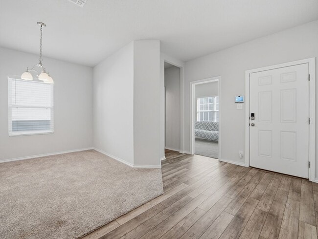 Foto del edificio - 4615 Serpens