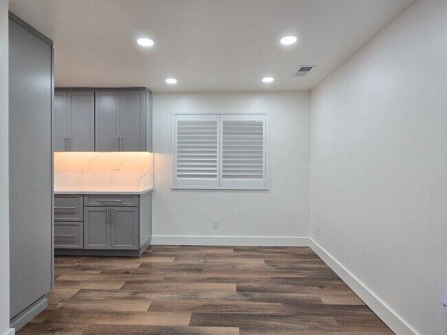 Foto del edificio - Blossomhillduplex