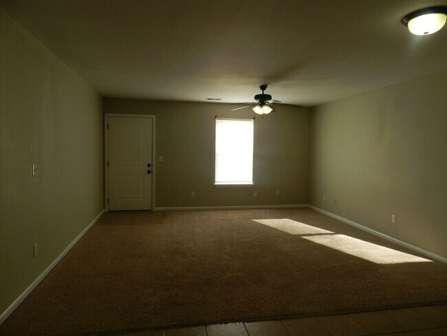 Building Photo - 107 Edna St