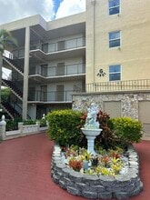 Building Photo - 2801 Somerset Dr