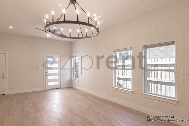 Foto del edificio - 13705 Biggs St