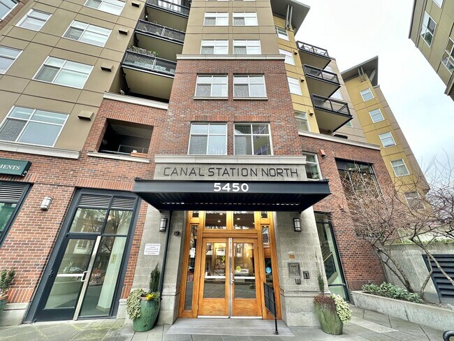 Foto del edificio - Cozy home + Den near desired Ballard neigh...