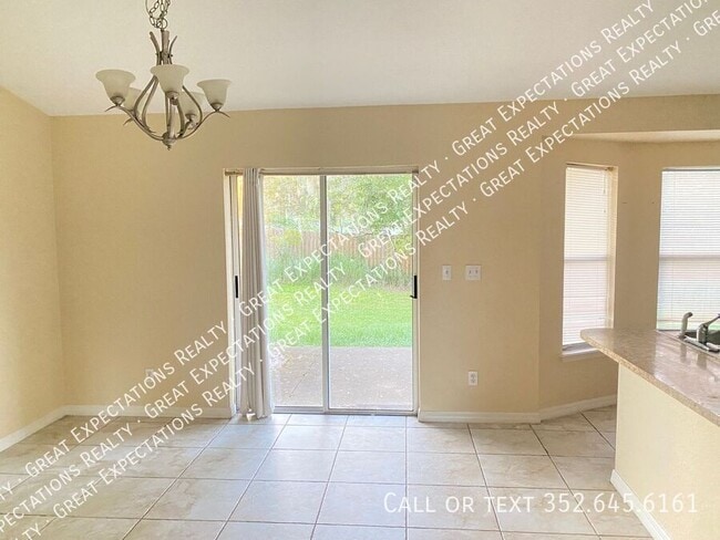 Foto del edificio - 6682 Hemlock Rd