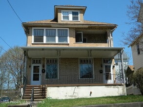 Building Photo - 127 E Pine St
