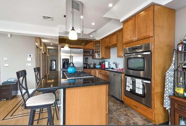 Building Photo - 254 W Broadway