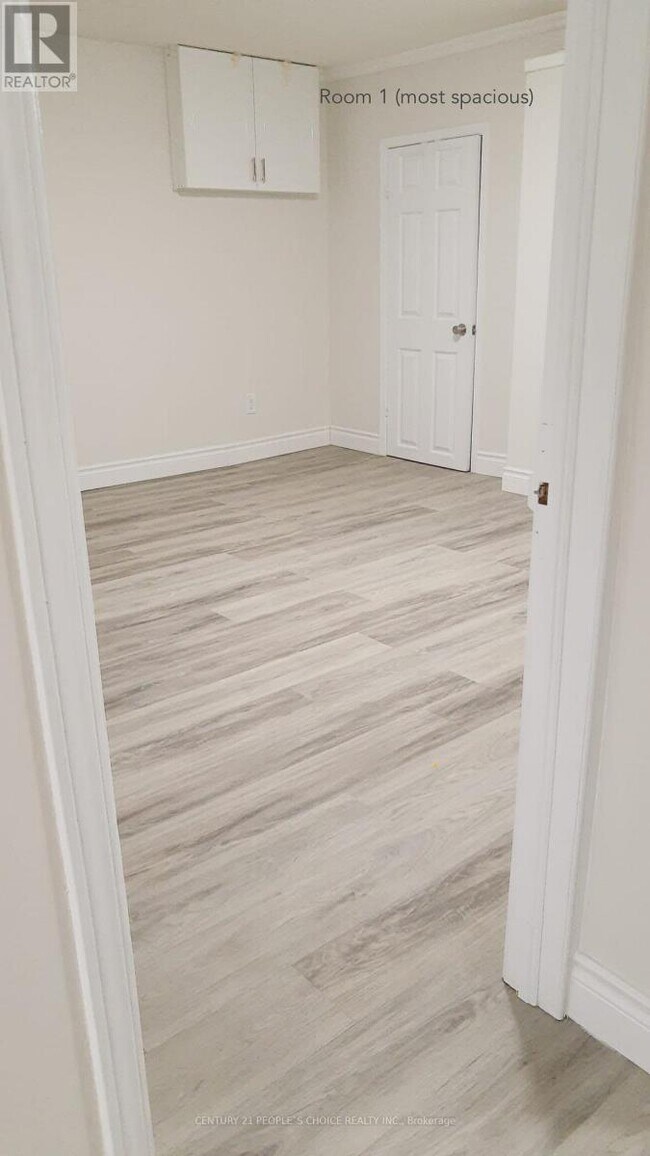 Photo du bâtiment - 1596 Warden Ave.