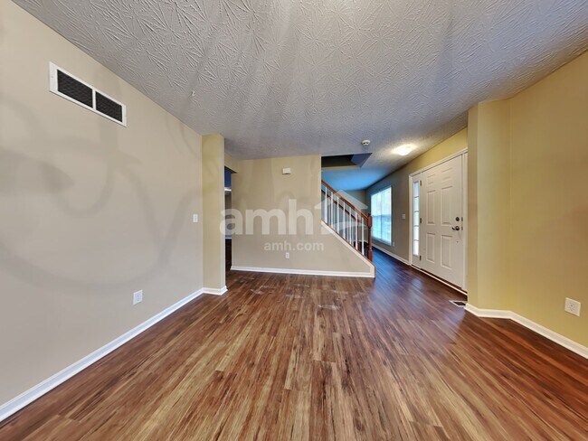 Foto del edificio - 8888 Woolstone Ct