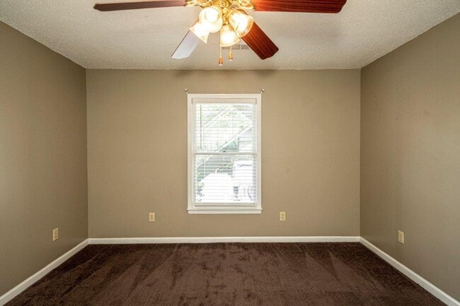 Foto del edificio - 211 W Longleaf Dr