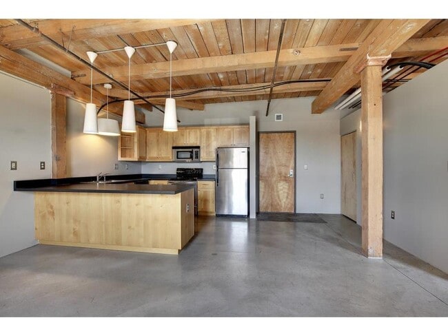 Building Photo - 127 5th St NE