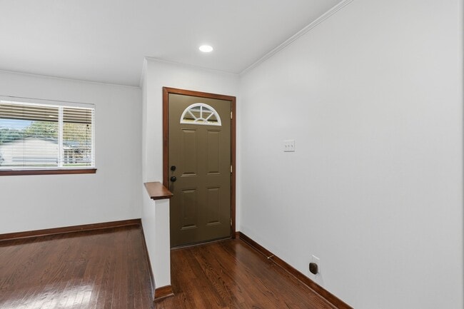 Building Photo - 5307 Poinciana Dr