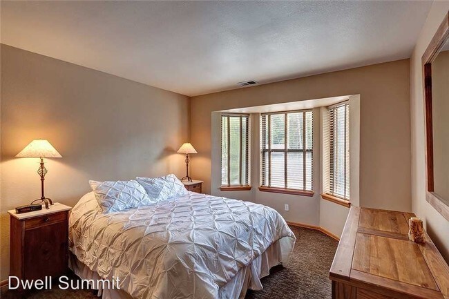 Building Photo - 1 br, 1 bath House - 302 Village Point Drive