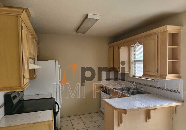 Foto del edificio - 709 Robin Ave