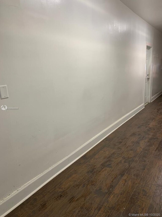Foto del edificio - 337 SW 10th Ave