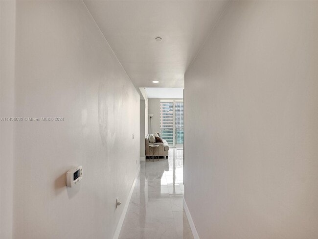 Building Photo - 950 Brickell Bay Dr