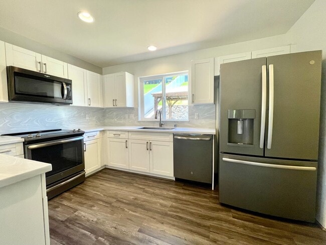 Building Photo - For Rent – Renovated 3BR/2BA Townhouse in ...