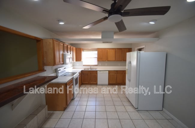 Foto del edificio - 2762 Gale Rose Dr