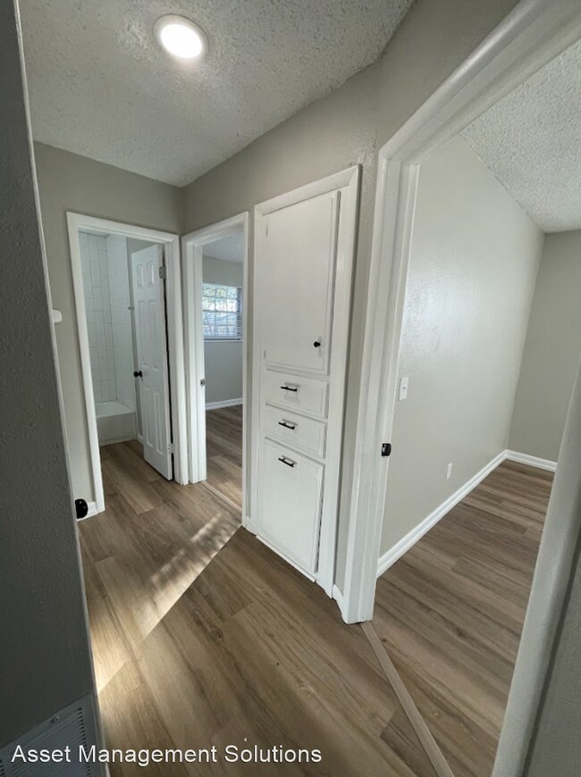 Foto del edificio - 4 br, 1.5 bath House - 2800 SW 62nd St.