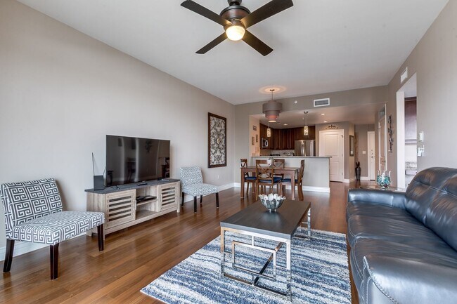 Building Photo - GORGEOUS FURNISHED CONDOMINIUM WITH GREAT ...
