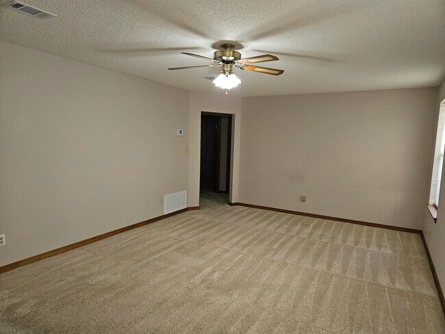 Foto del edificio - 7854 Pleasant Oaks Ave