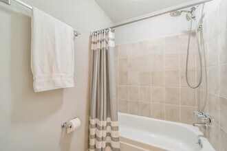 Building Photo - 1413 Ramada Dr