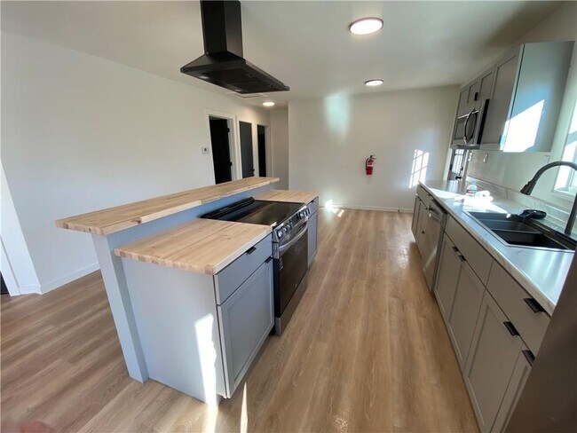 Building Photo - 6668 W Wedington Dr