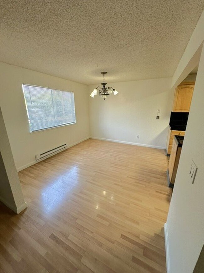 Foto del edificio - Beautiful 2-Bedroom Apartment in Desirable San Leandro Gated Community, close to BART