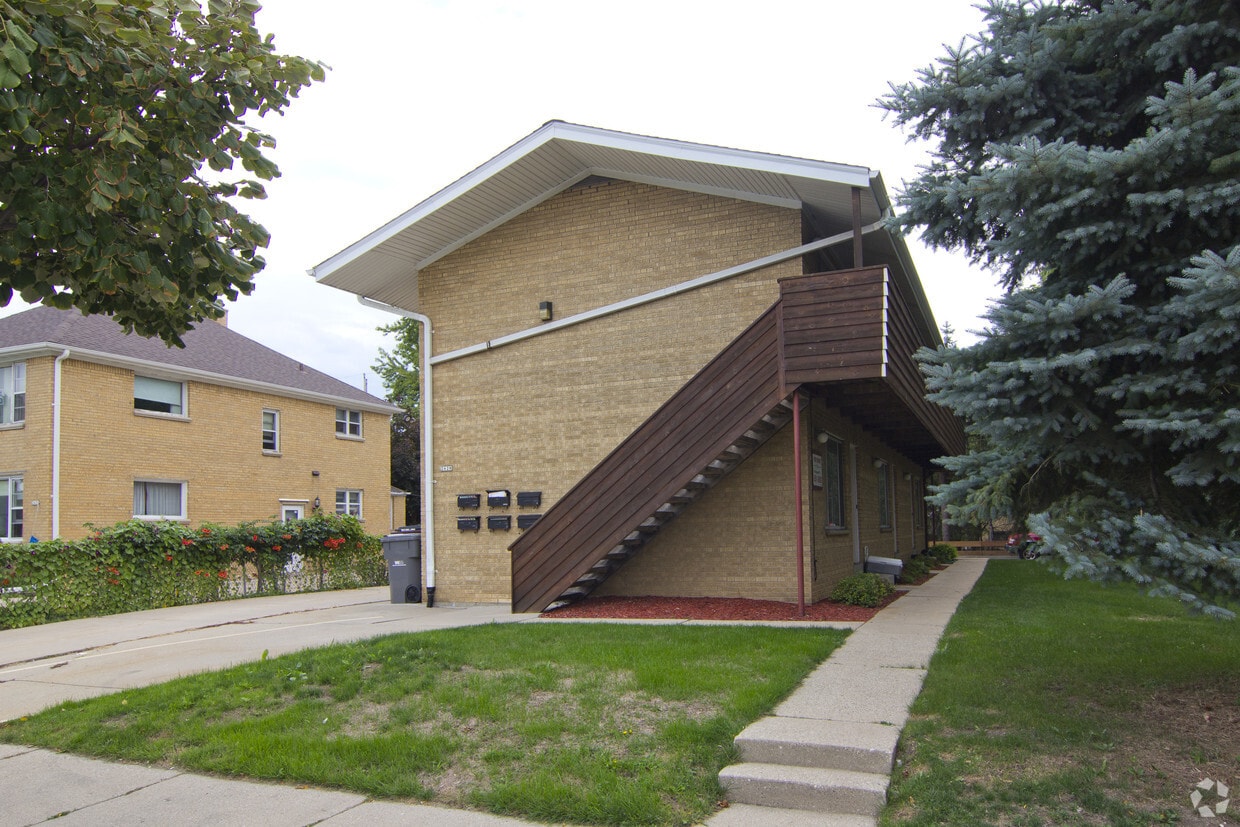 2628 S 84th St Apartments in West Allis, WI