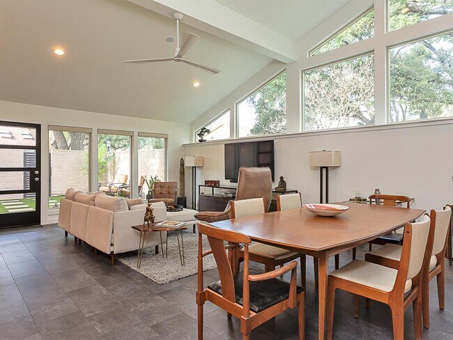 Foto del edificio - 8107 West Ct