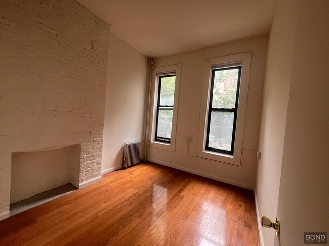 Foto del edificio - 344 E 9th St