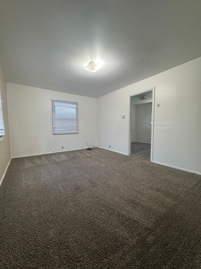 Building Photo - Pet-Friendly 1-Bedroom House
