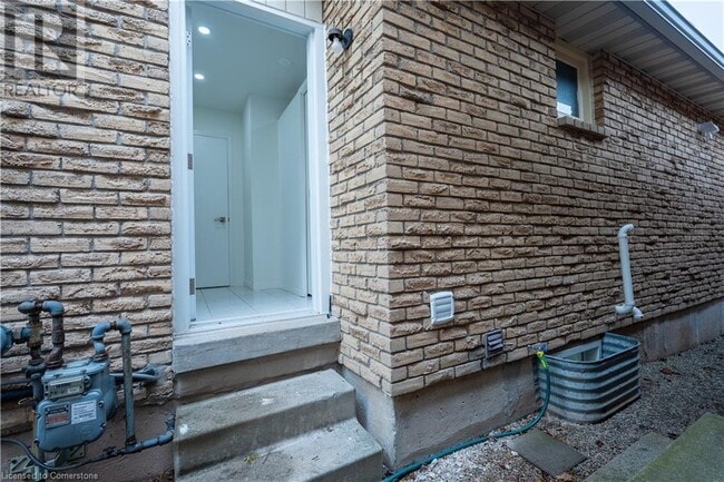 Building Photo - 2386 Holyhead Dr