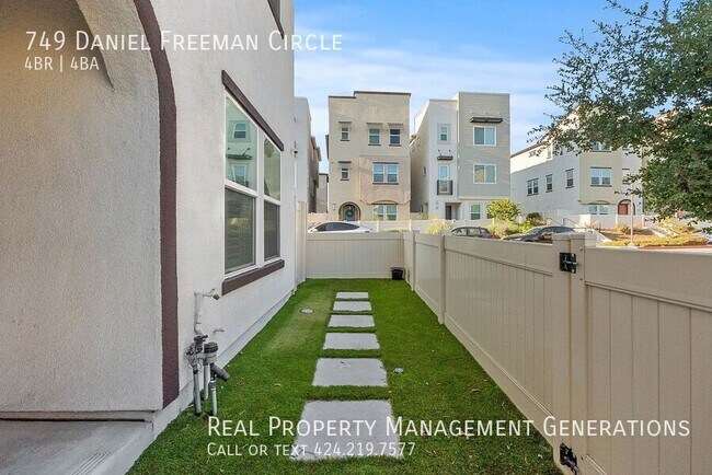 Building Photo - 749 Daniel Freeman Cir