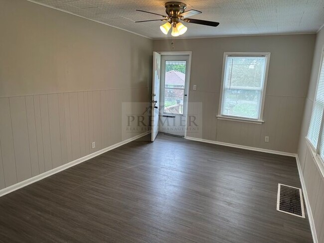 Building Photo - 11503 Hackett St, Sugar Creek, MO 64054 -R...