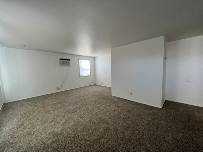 Building Photo - Cozy 2 bedroom 1 bath House!