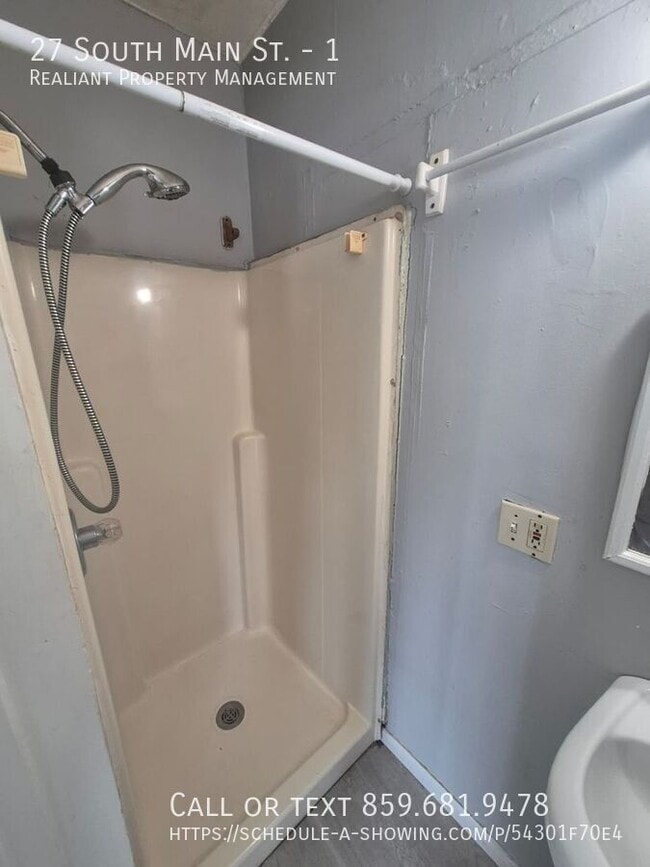 Building Photo - 27 S Main St