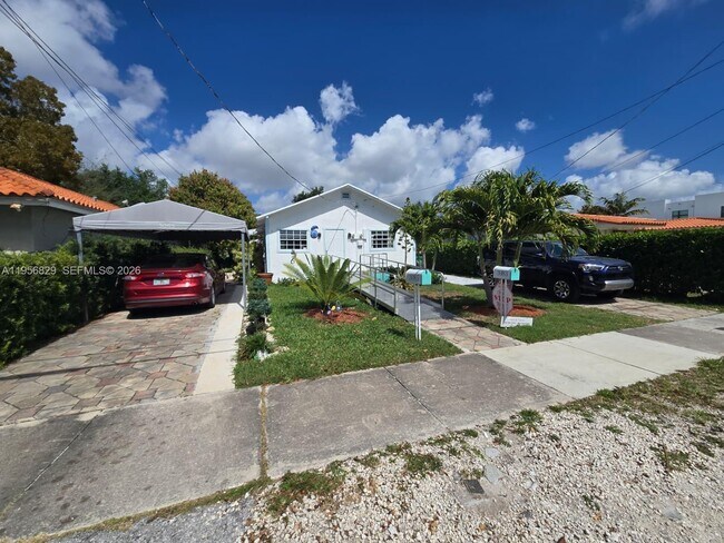 Foto del edificio - 3083 SW 17th St