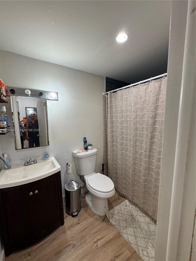 Foto del edificio - 645 NE 121st St