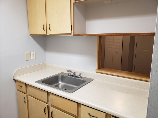 Foto del edificio - 4525 Judith Lane Unit 10 - 1