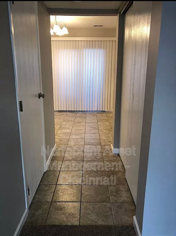 Foto del edificio - 1056 Foster Ave